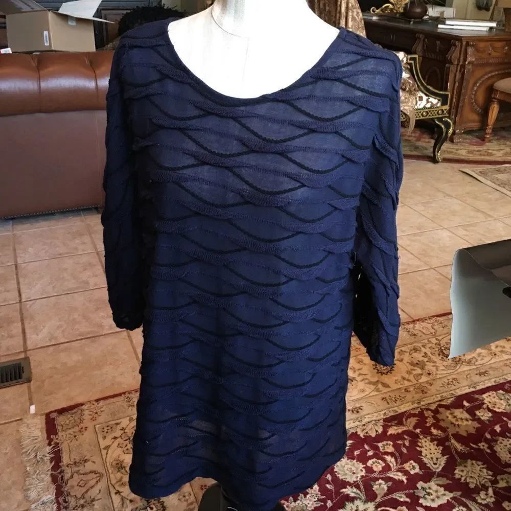 Textured Navy 3/4 Arm Length Top! - Picture 8 of 8